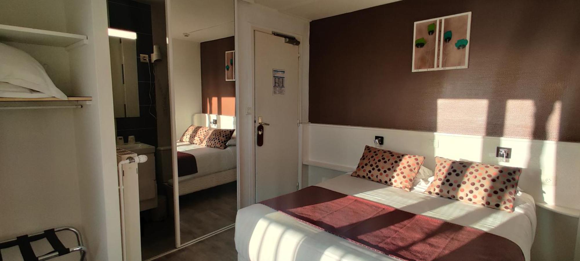 Logis Hotel Les Bleuets Royan Exterior foto