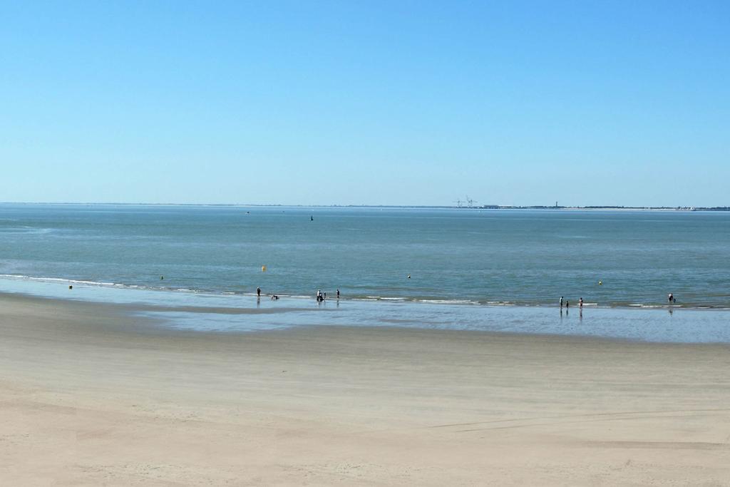 Logis Hotel Les Bleuets Royan Exterior foto